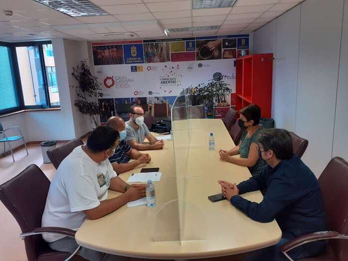 Imagen del encuentro entre la consejera y la Asociación de DJâ€™s / TA